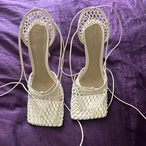 ONLY WORN ONCE PERFECT CONDITION !!! BOTTEGA VENETA HEELS!!
